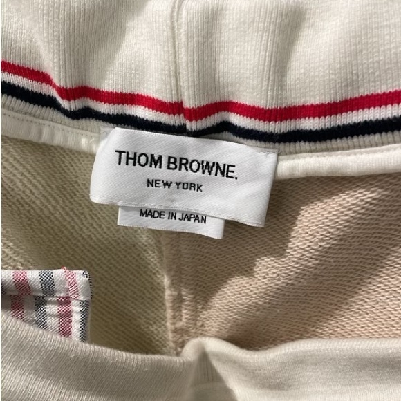 THOM BROWNE ENGINEERED STRIPE
SWEAT PANT
Tonal White Funmix - Picture 3 of 6